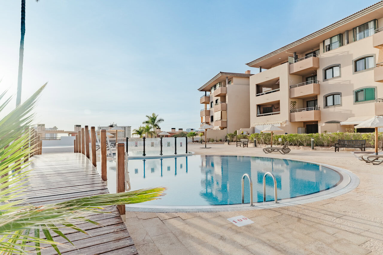 Buitenkant en zwembad 2