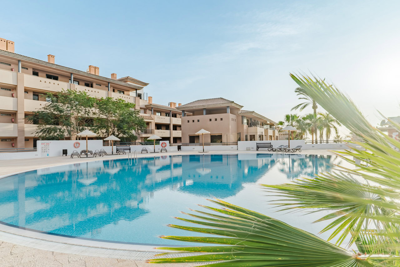 Buitenkant en zwembad 3